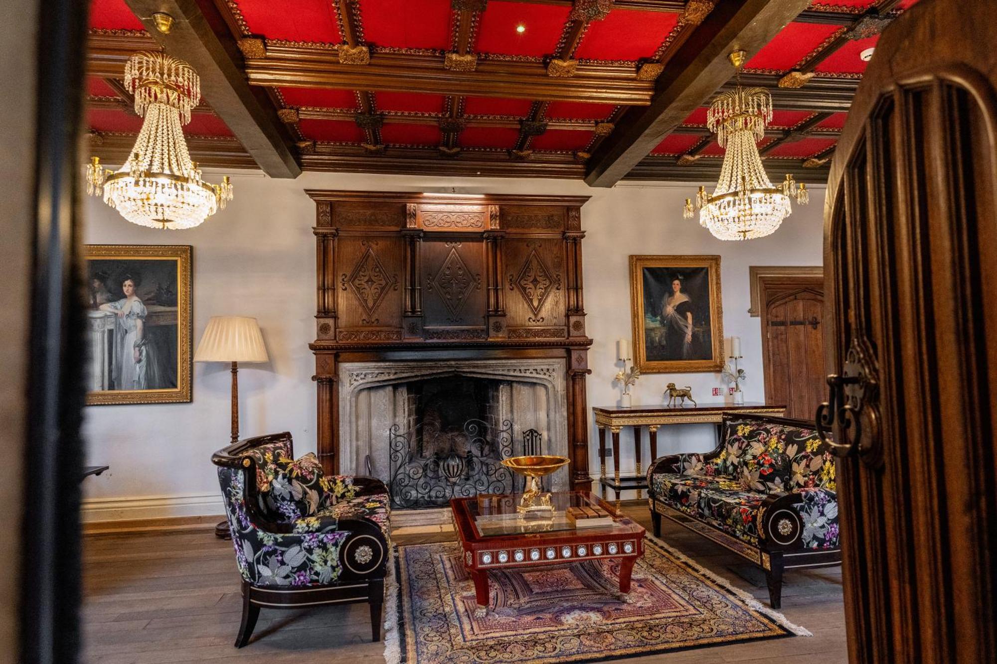 Weston Manor Hotel Buitenkant foto