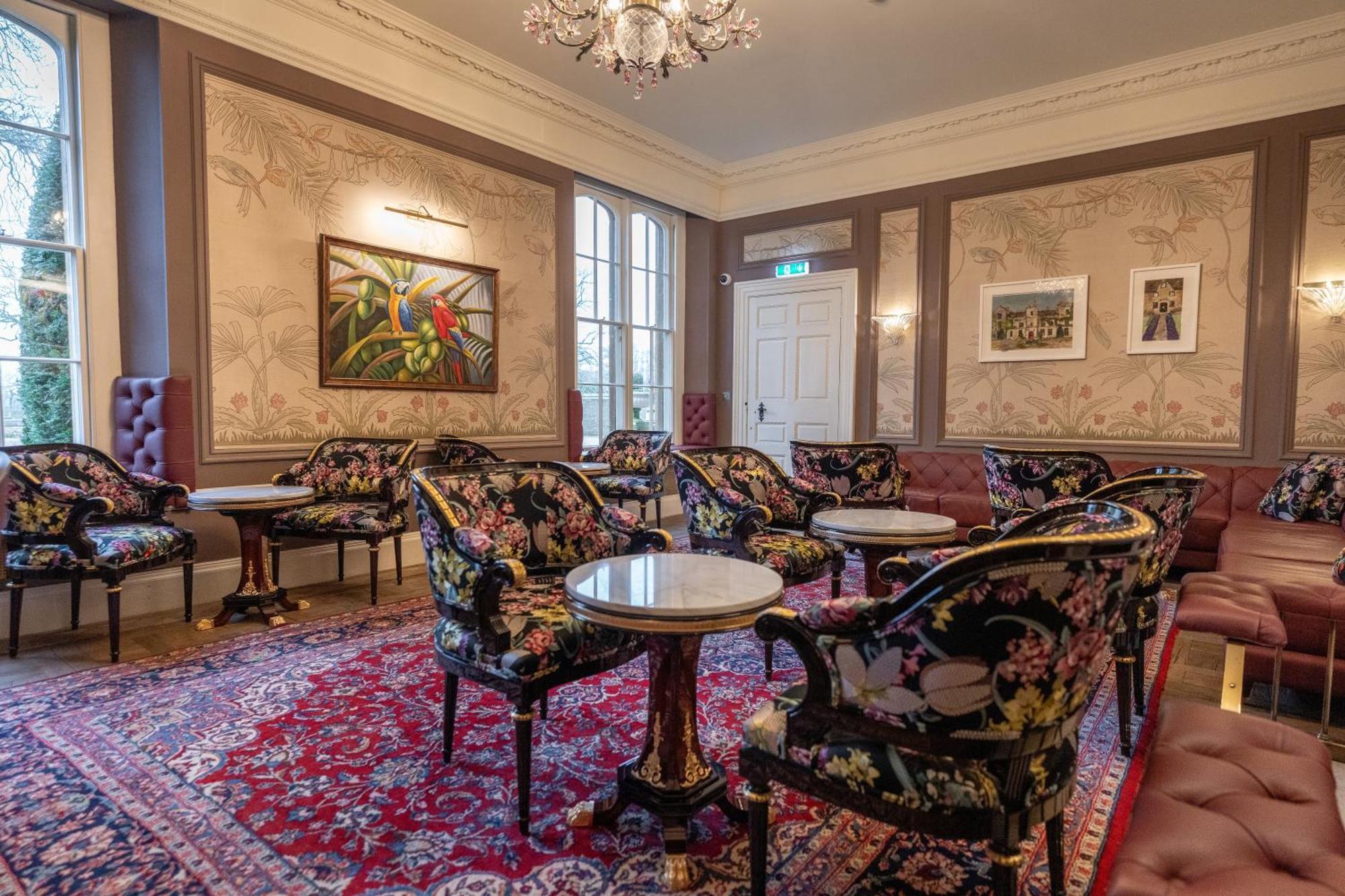 Weston Manor Hotel Buitenkant foto