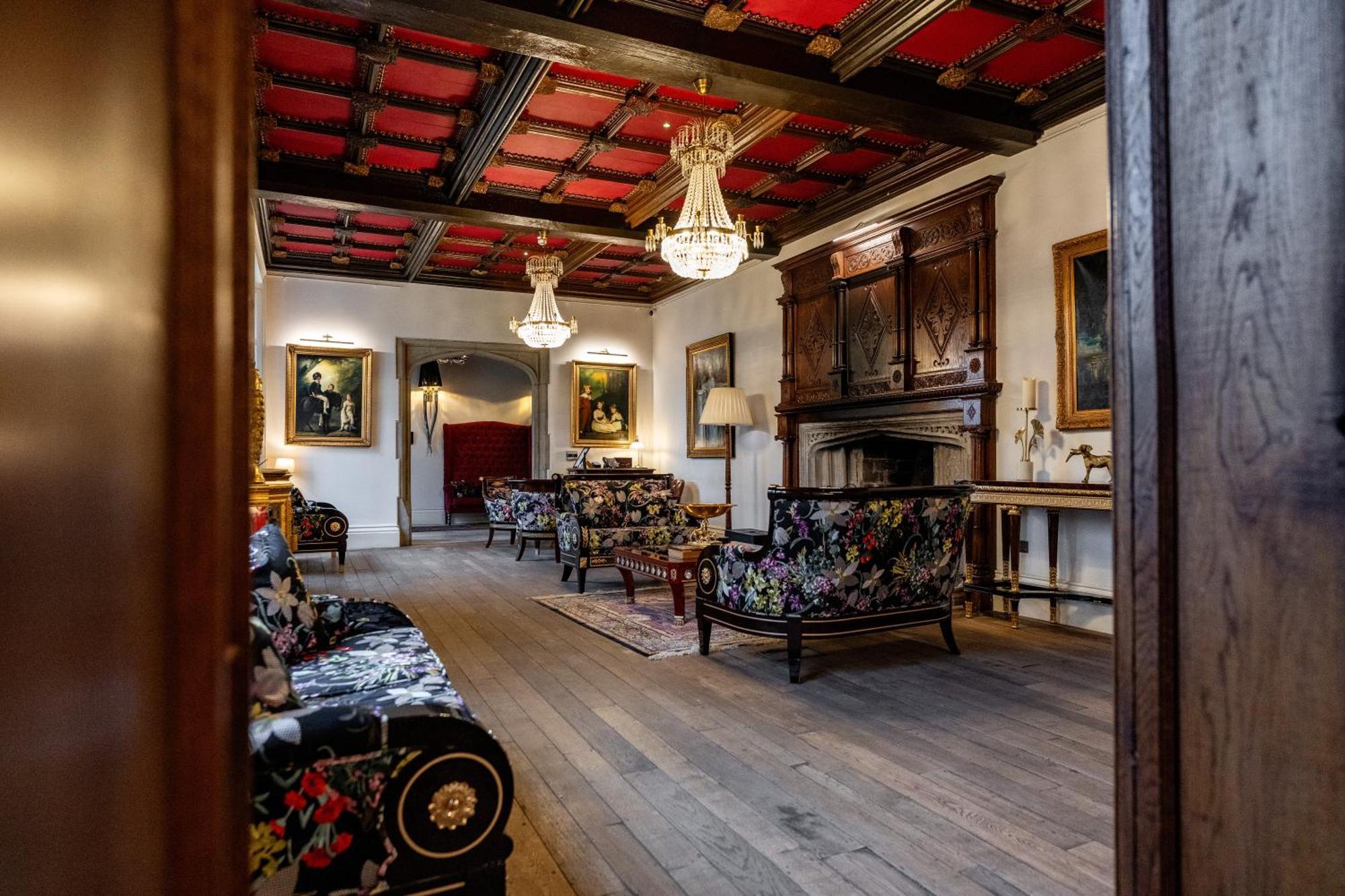 Weston Manor Hotel Buitenkant foto