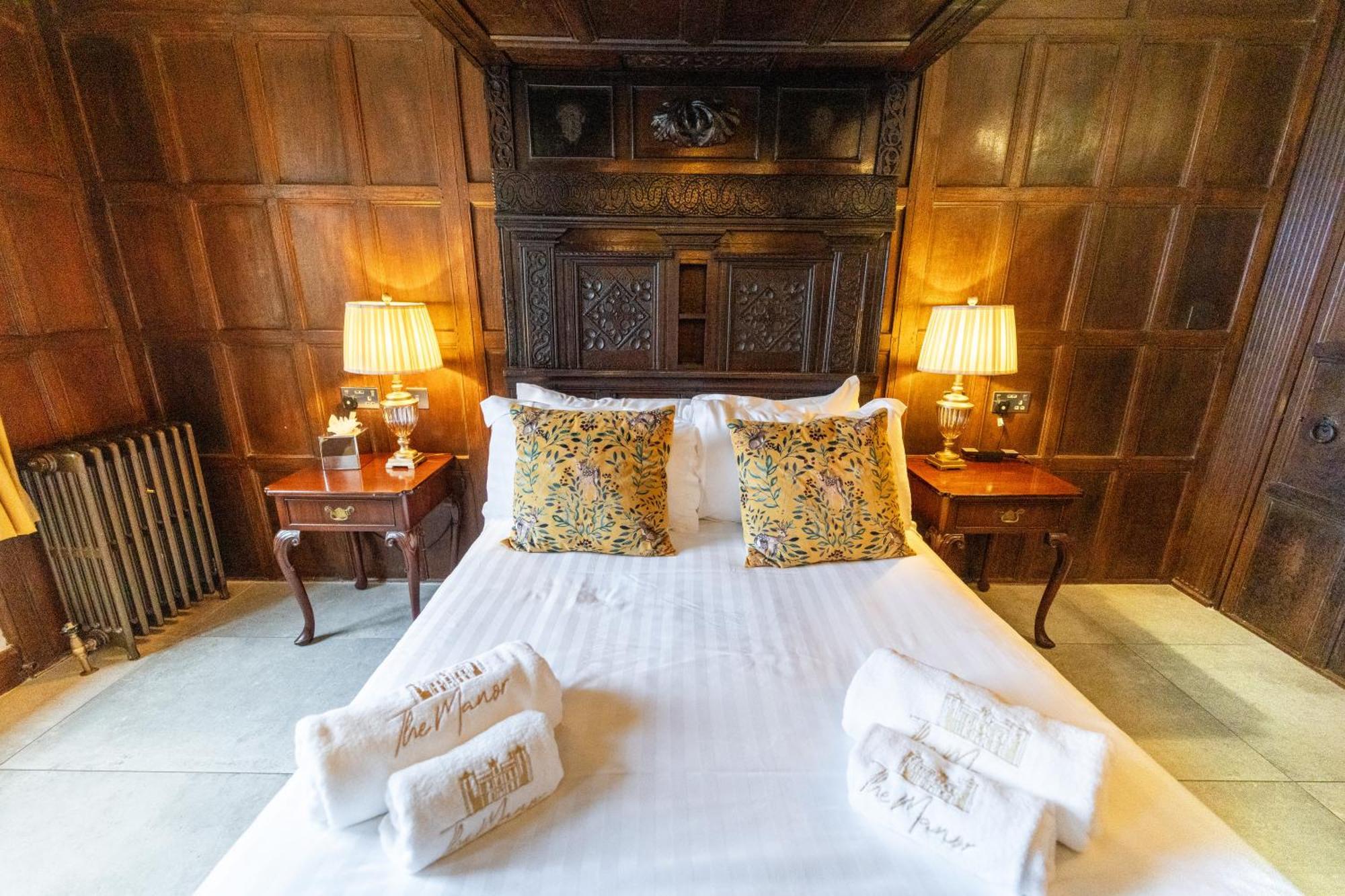 Weston Manor Hotel Buitenkant foto